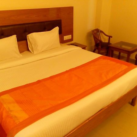 Red Carpet Hotels Noida Exterior photo