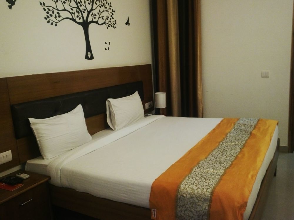 Red Carpet Hotels Noida Exterior photo