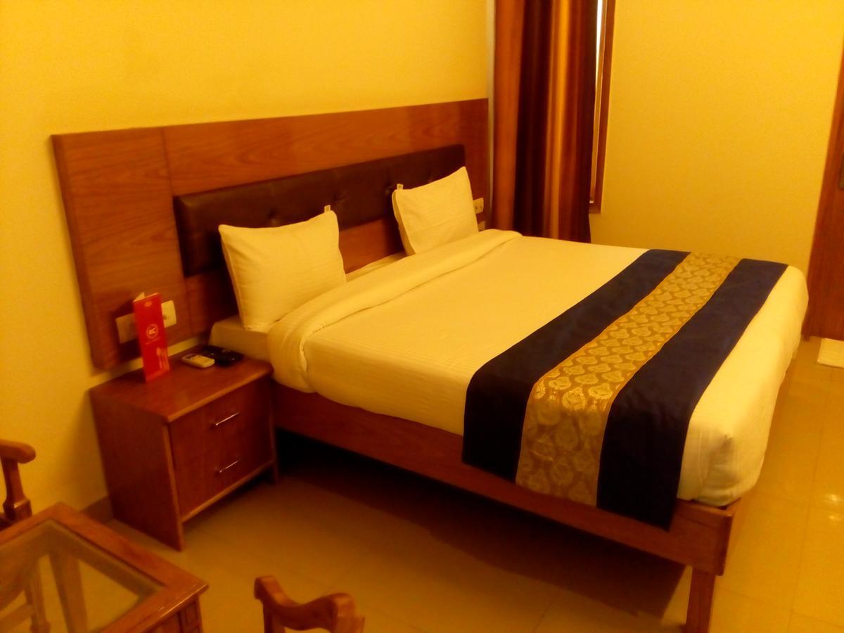 Red Carpet Hotels Noida Exterior photo