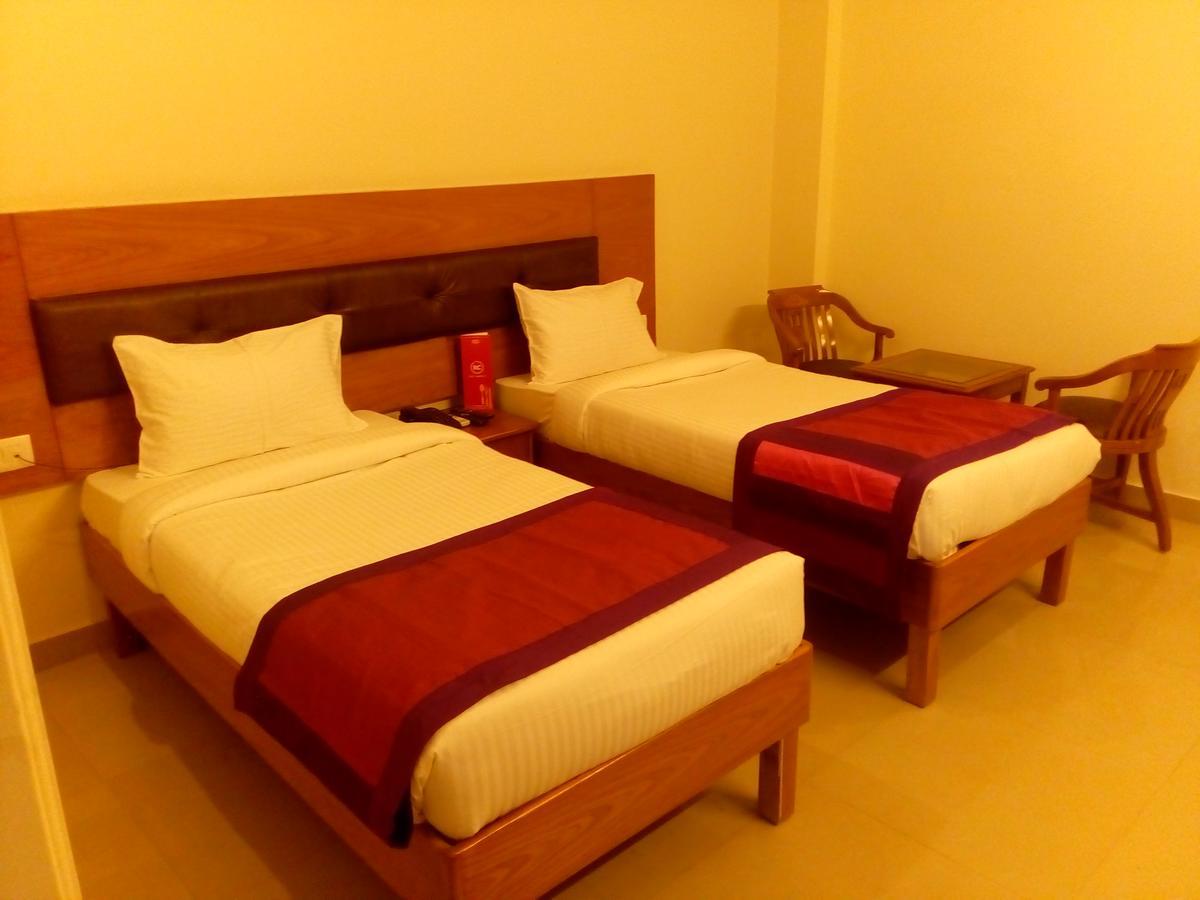 Red Carpet Hotels Noida Exterior photo