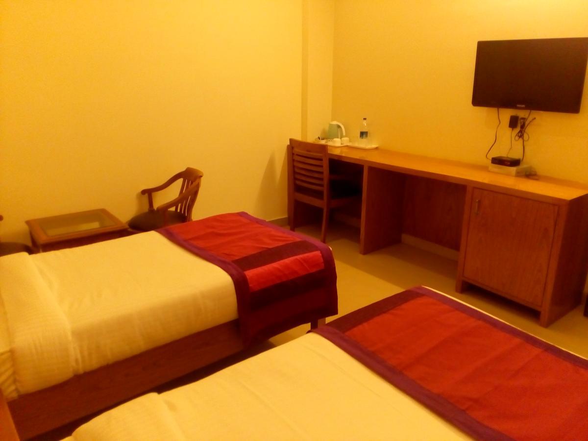 Red Carpet Hotels Noida Exterior photo